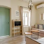 Teacher's House 4*