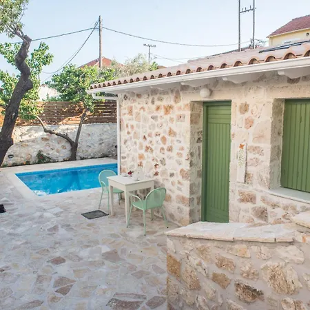 Teacher's House 4*