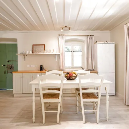 Πανσιόν Teacher's House *