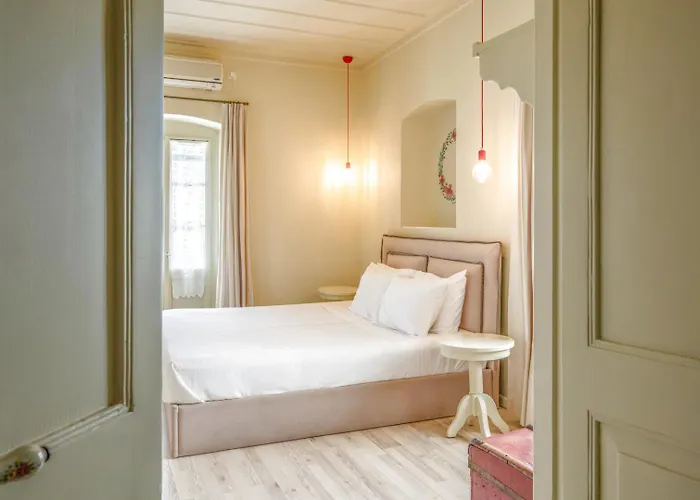 Teacher's House 4*
