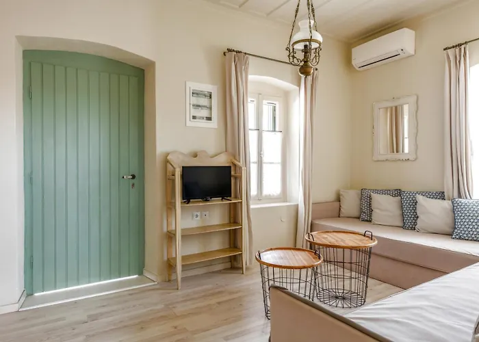 Teacher's House 4*