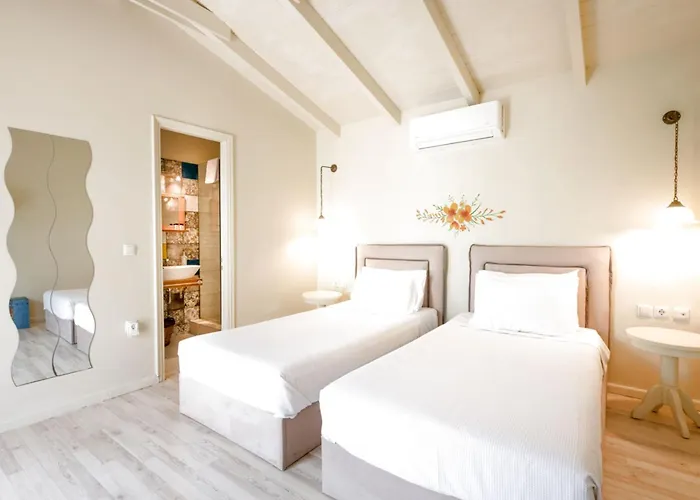 Teacher's House 4*