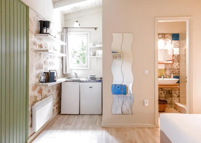 Teacher's House 4*