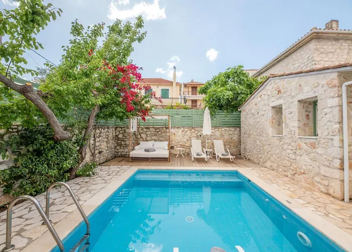 Teacher's House 4*